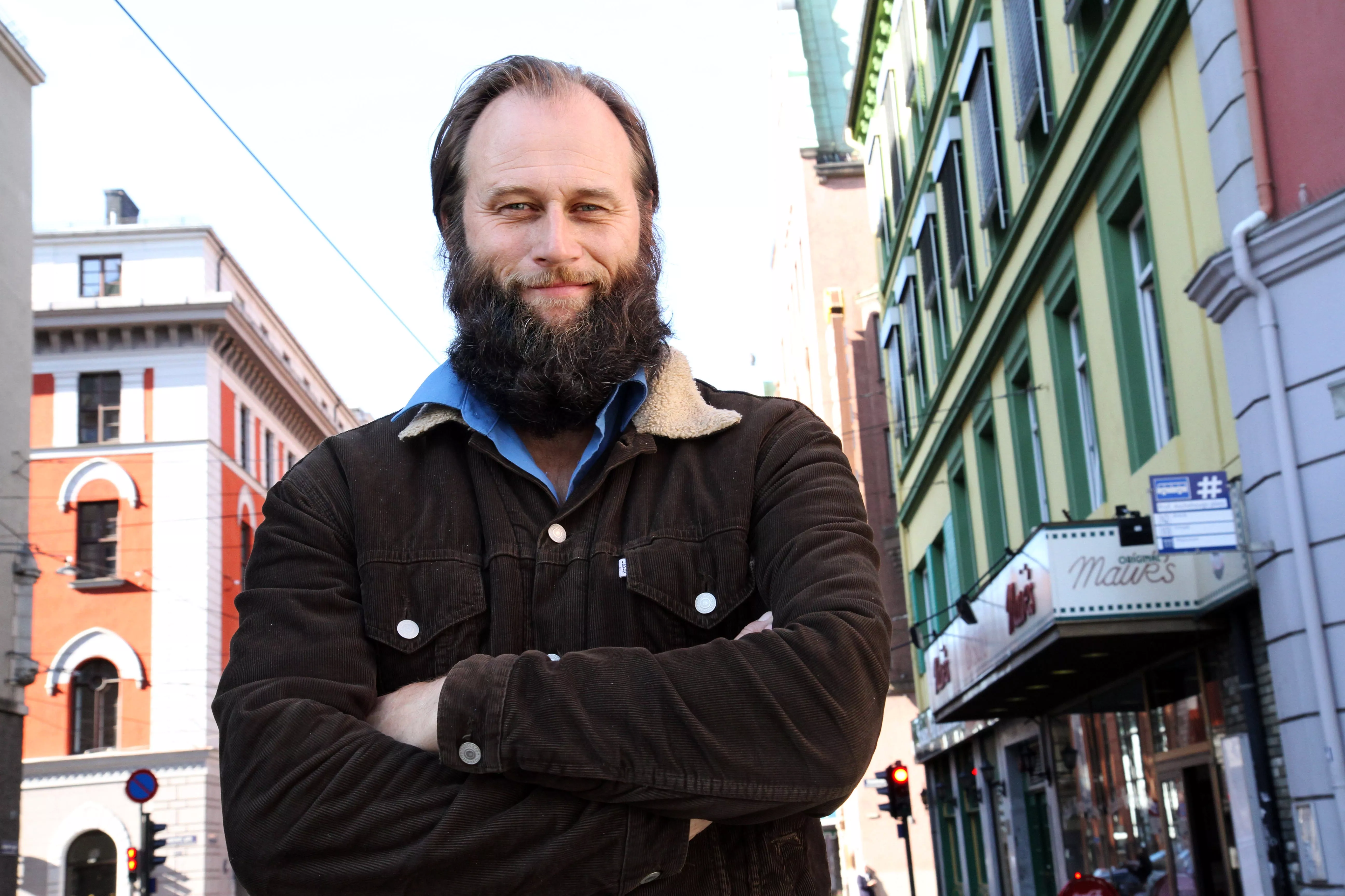 Nå skal teaterstykket basert på Stein Torleif Bjellas tekster ut på veien