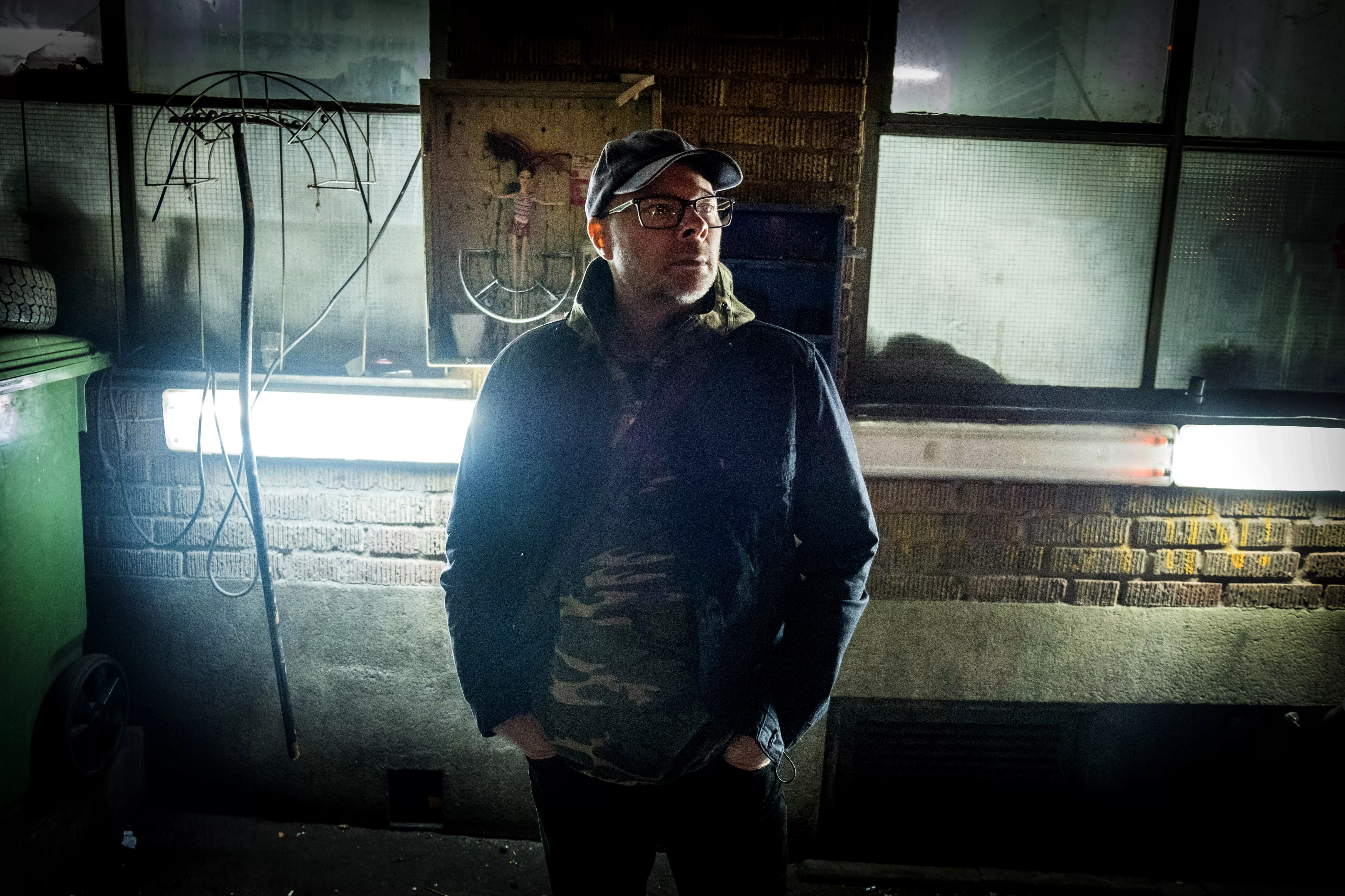 Svensk artist släpper 30 album på samma dag