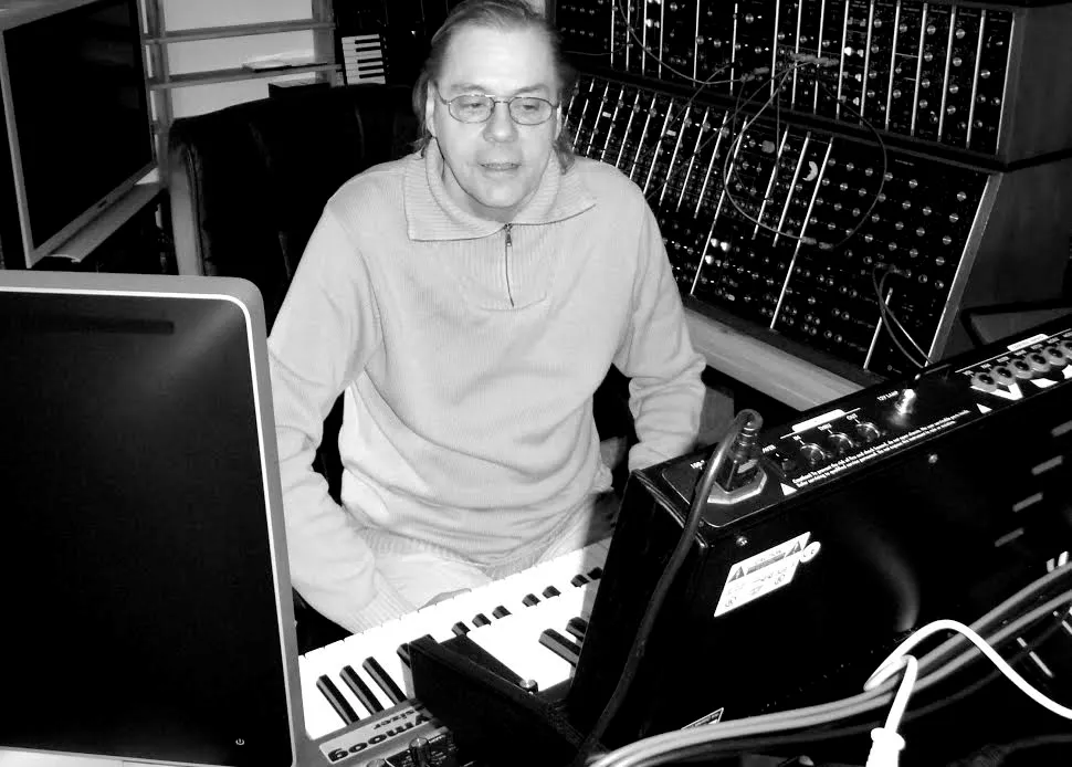 ANMELDELSE: Fjerne, men velkendte planeter