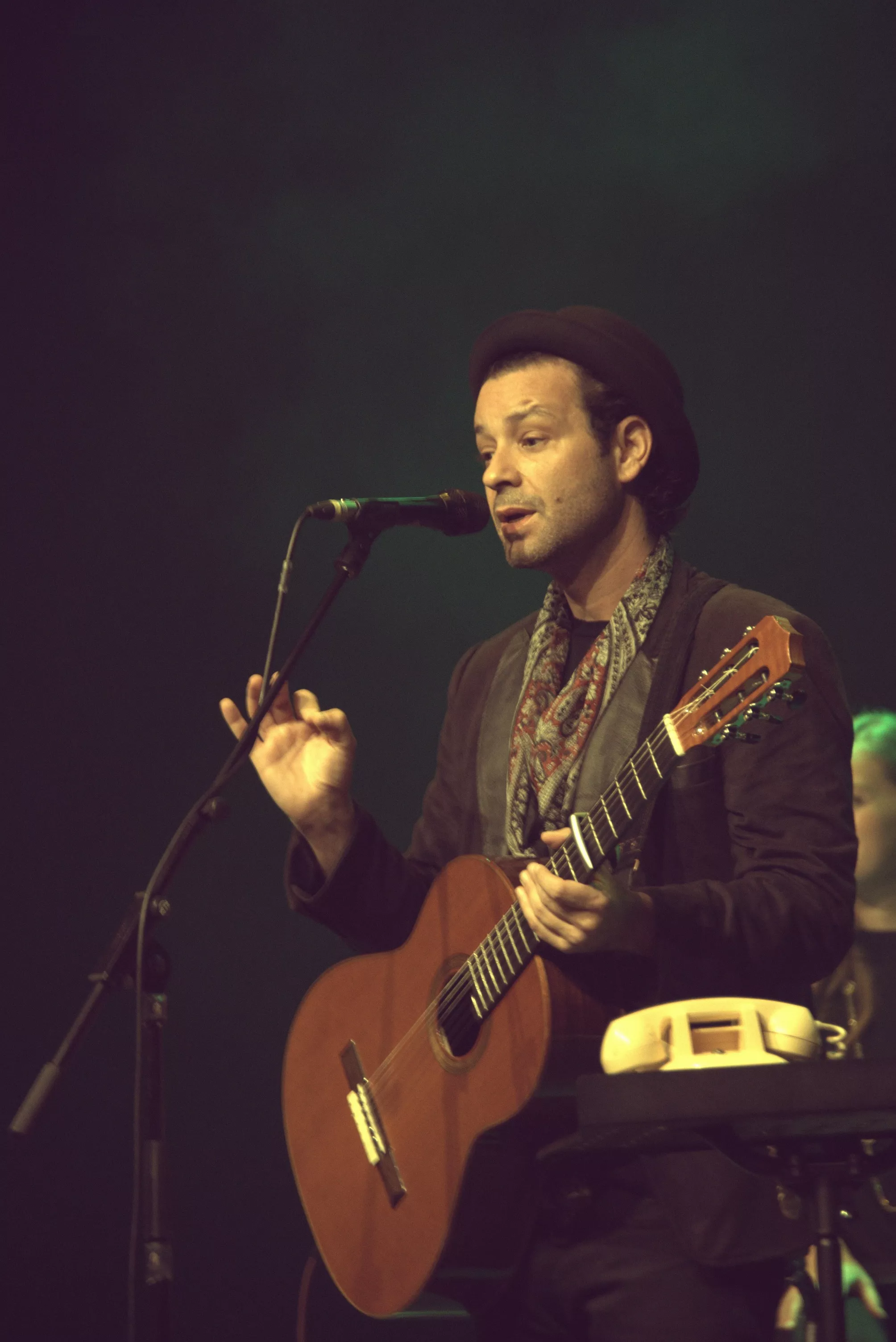 En Cohen hæver stemmen