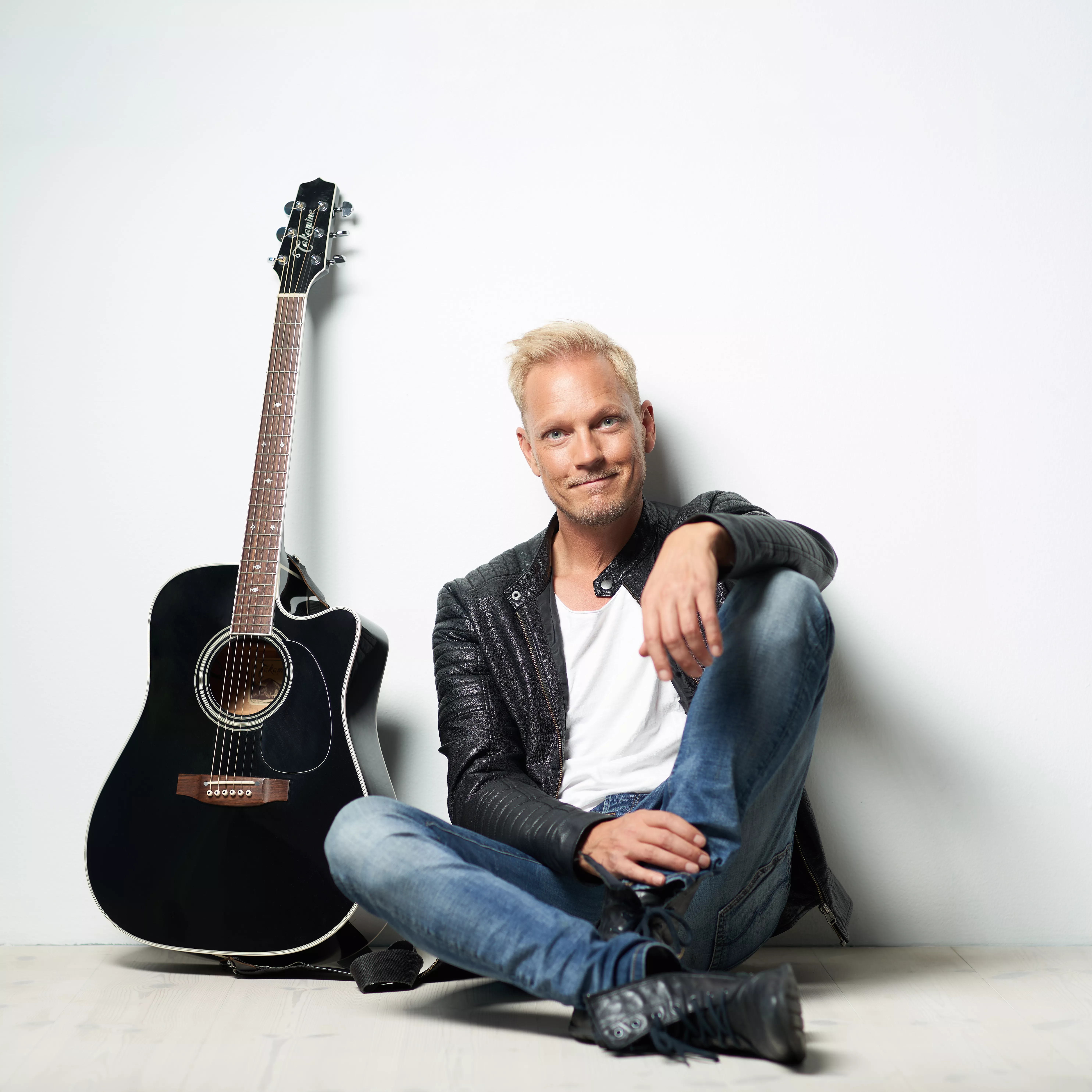 PREMIÄR: Thomas Järvheden släpper Family Guy-inspirerad video om plastikoperationer