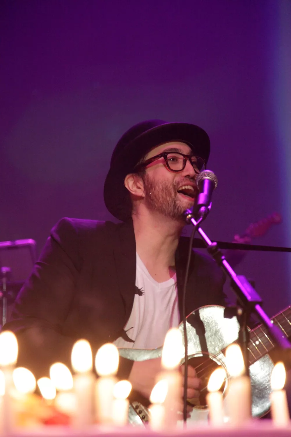 Lennons søn genindspiller fars julehit – i fornemt selskab