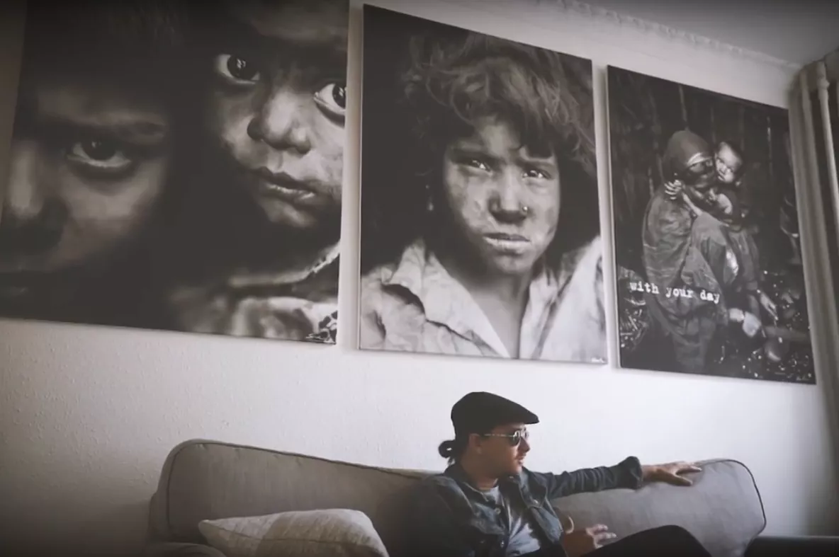 Danni Toma slår et slag for flygtninge i samarbejde med Amnesty International