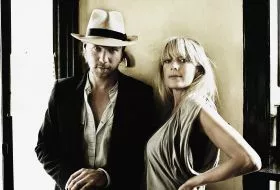 Dark & Dear udgiver toer og turnerer