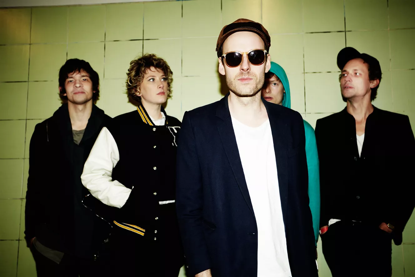 Lars And The Hands Of Lights toer sang for sang