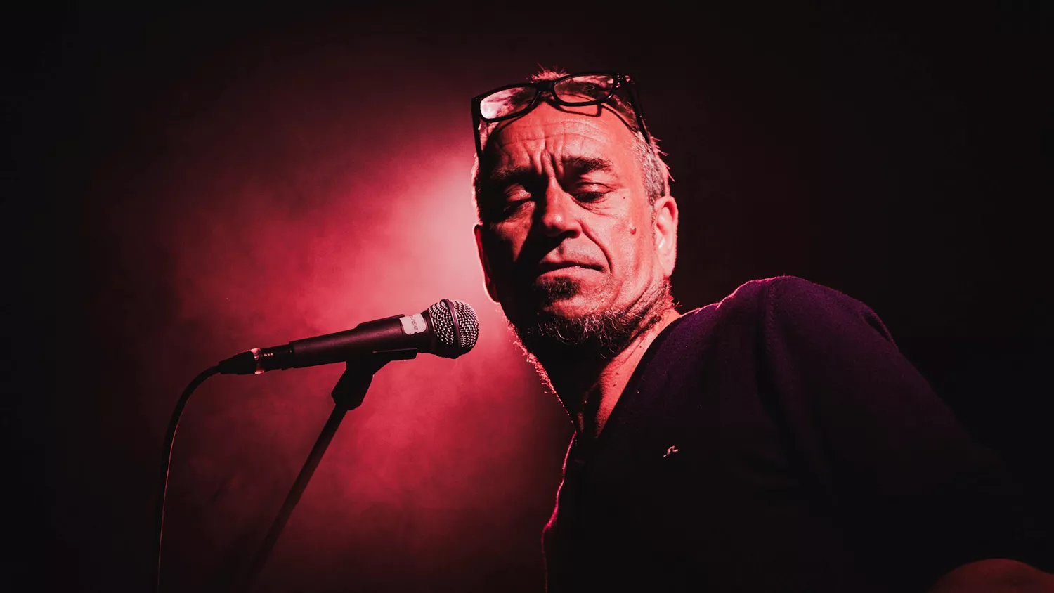 Fed fredagsfunk i tunge røgskyer