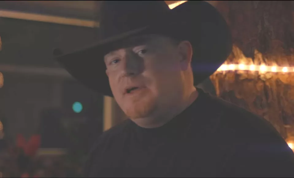 Countrysångare tragiskt död – sköt sig själv under musikvideoinspelning