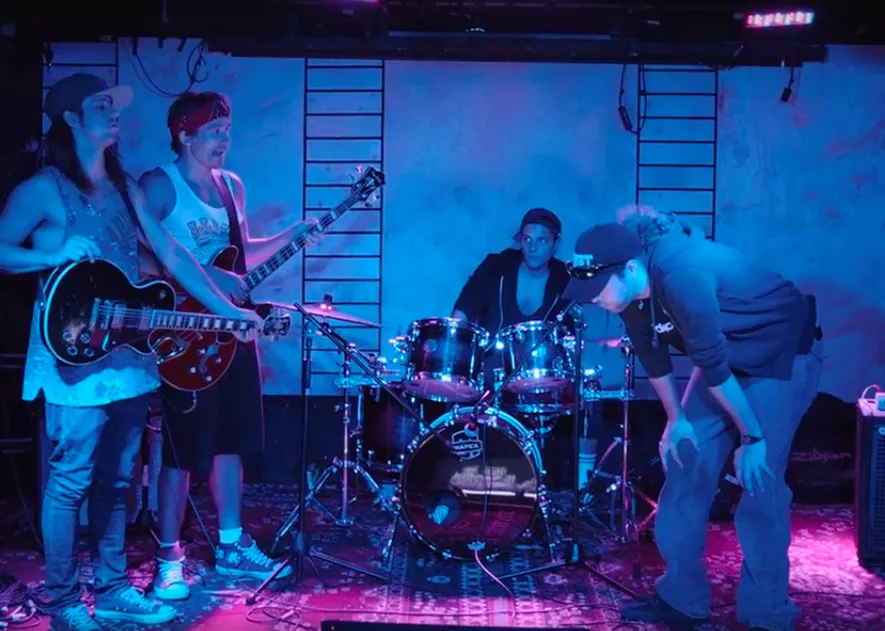 Dette videoklippet parodierer den gretne lydmannen perfekt