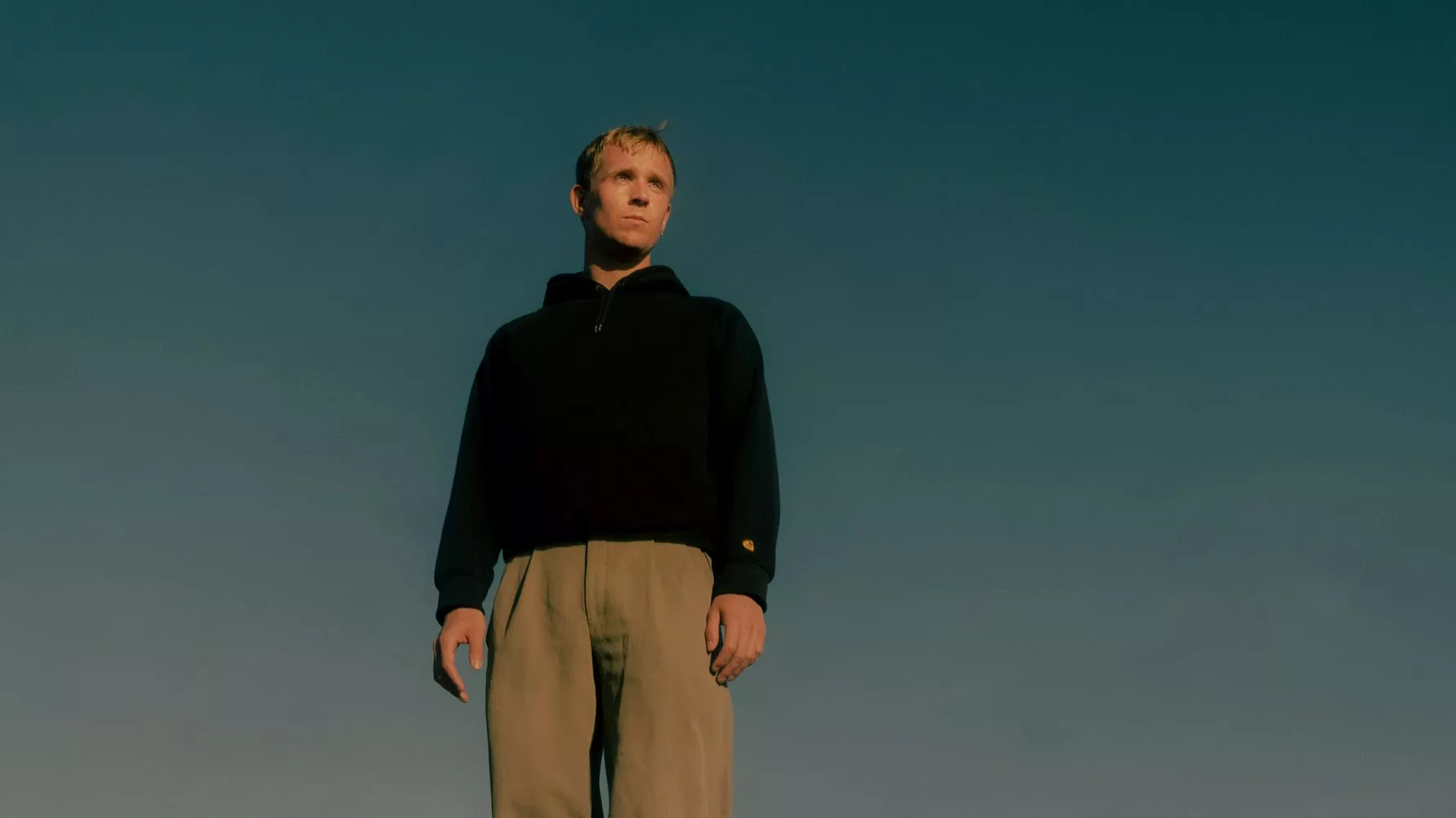 Østen annoncerer premiere på nyt album – på teater