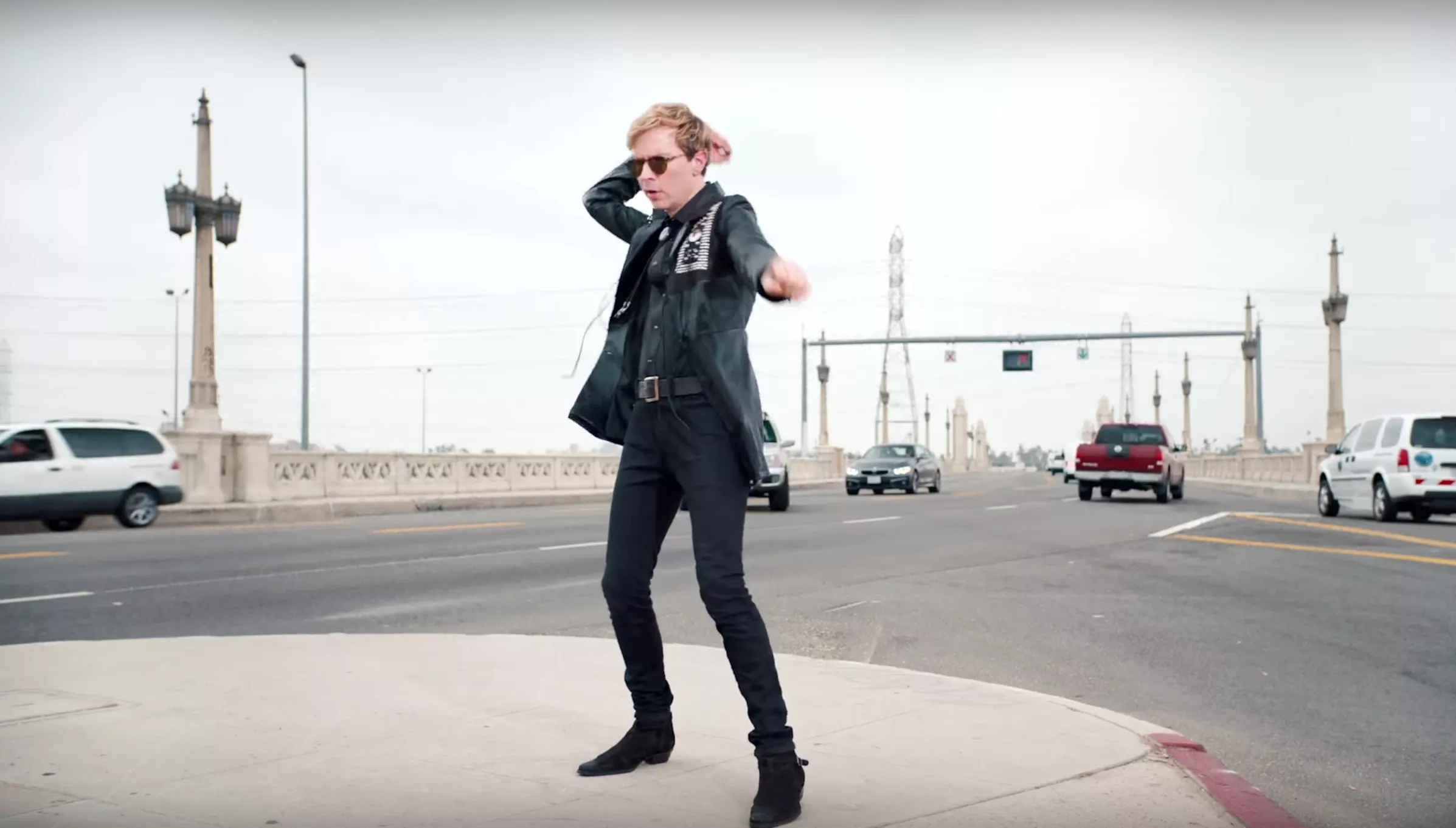 Se ny Beck-video – med barna hans i rollene