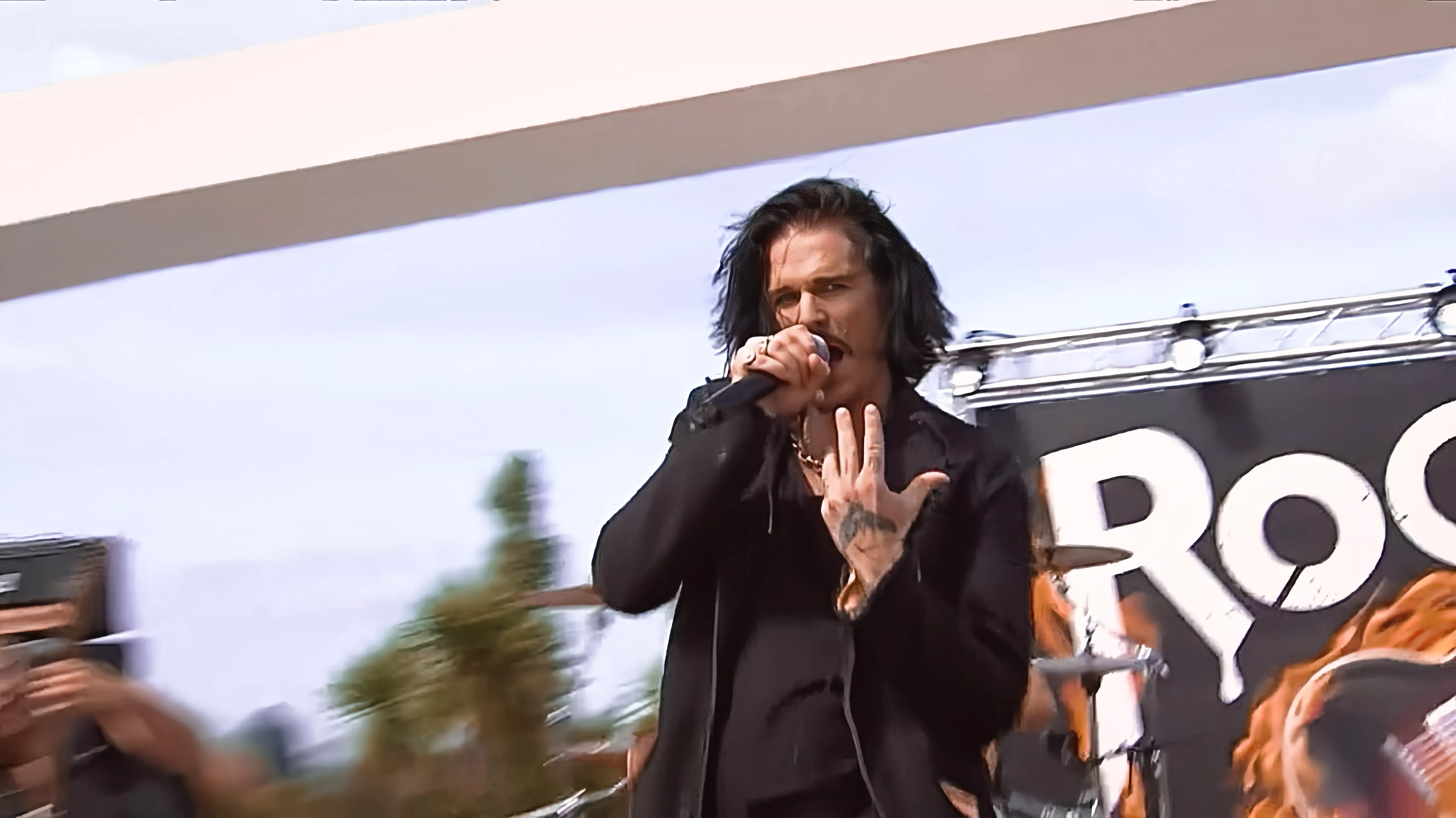 Alexander Strandell i Fernsehgarten, Tysklands motsvarighet till Allsång på Skansen, framför fyra miljoner tittare. Foto: Screendump ZDT.