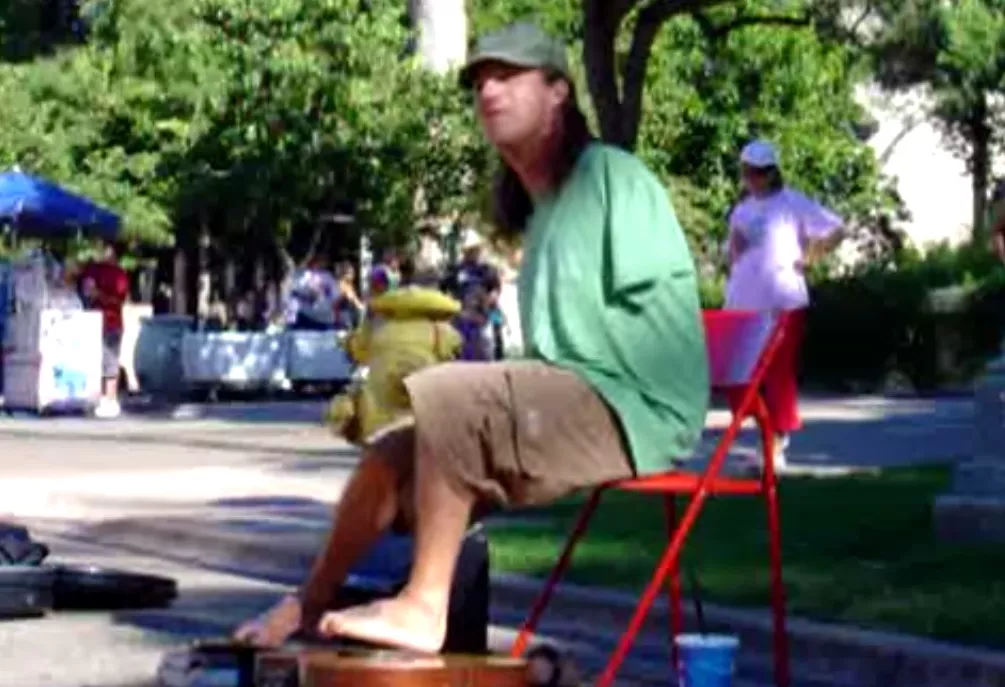 Hans gitarrteknik – ofattbar!