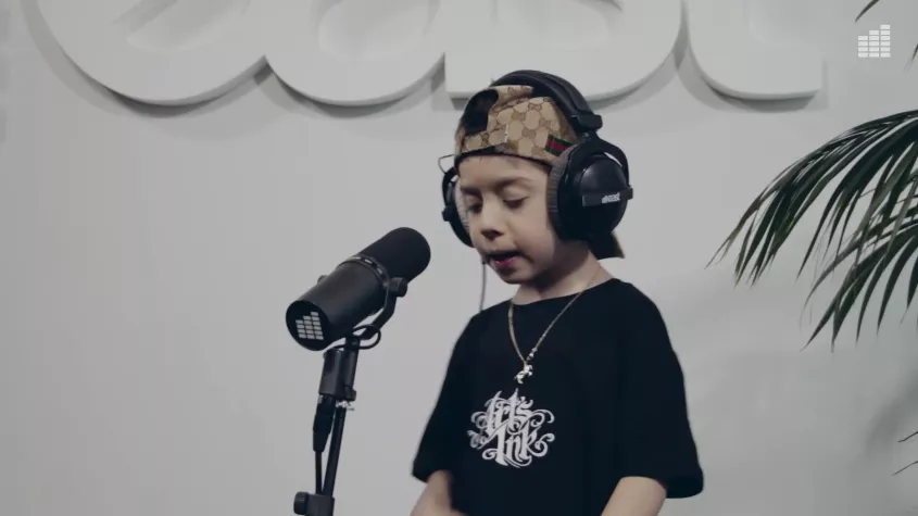 Se 6-åringen briljera med "Dom Vill Veta"