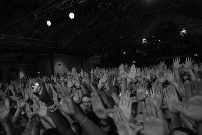 Vakt skuren i ansiktet under konsert i Stockholm