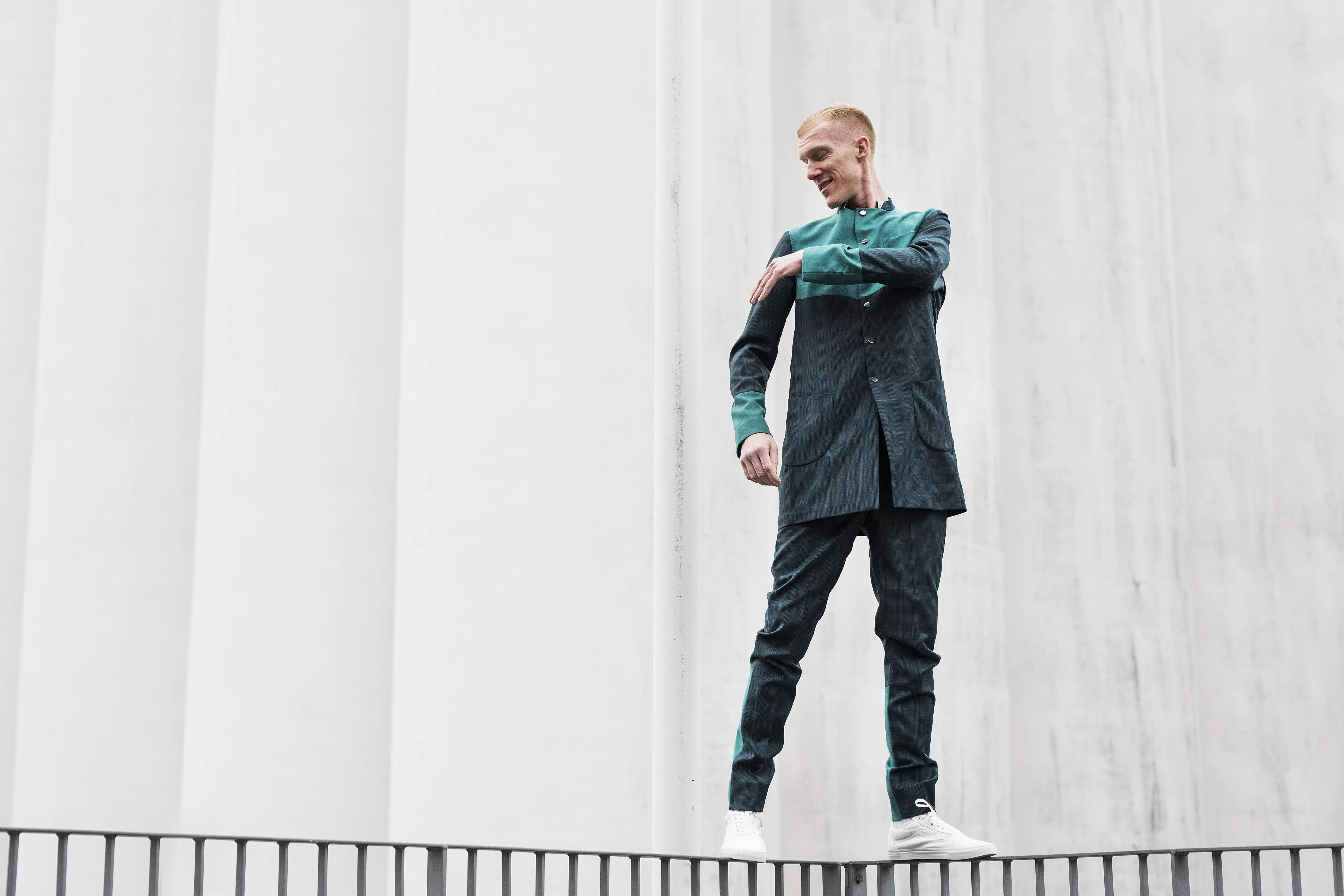 Kapten Röd ansluter sig till kampen mot fossilreklam