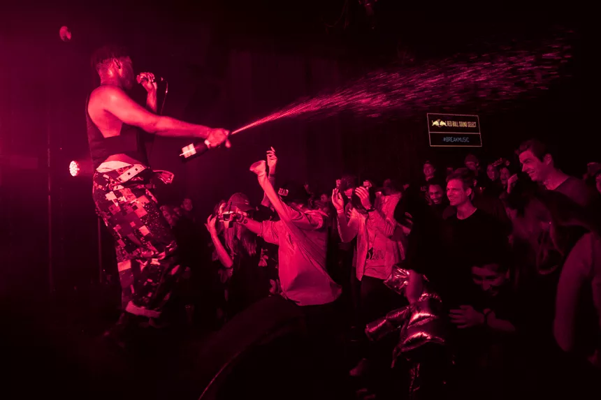 Fotoserie: Det danske elektronikatalent MABE indtog Jazzhouse med gæster