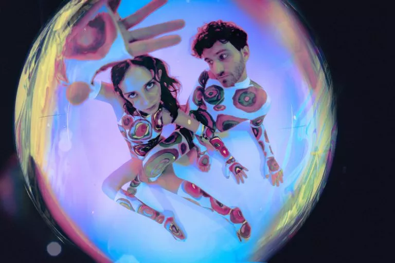 BÄST JUST NU: Lekfull, retro-modern city-syntpop 