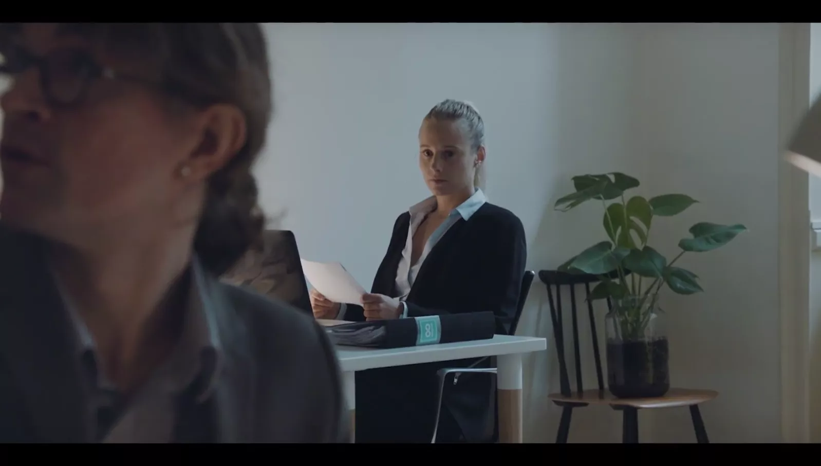 VIDEOPREMIÄR: Iiris Viljanen - Ska Vi Fira
