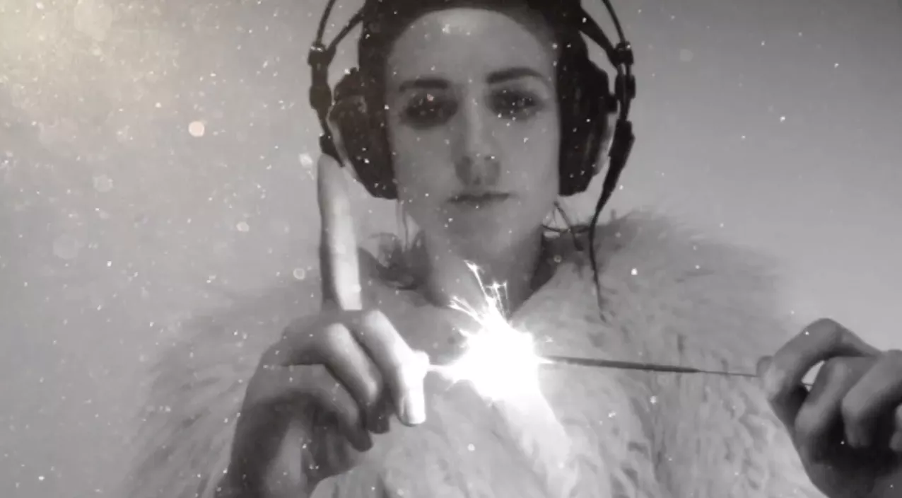 Ny musikvideo: MØ skyder det nye år ind