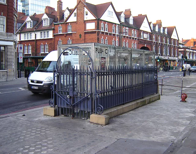 Offentlig toalett blir konsertscene