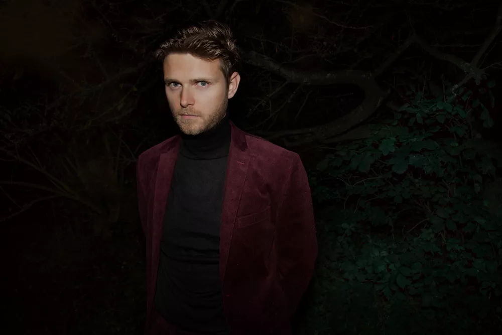 Se første musikvideo med My Heart the Brave