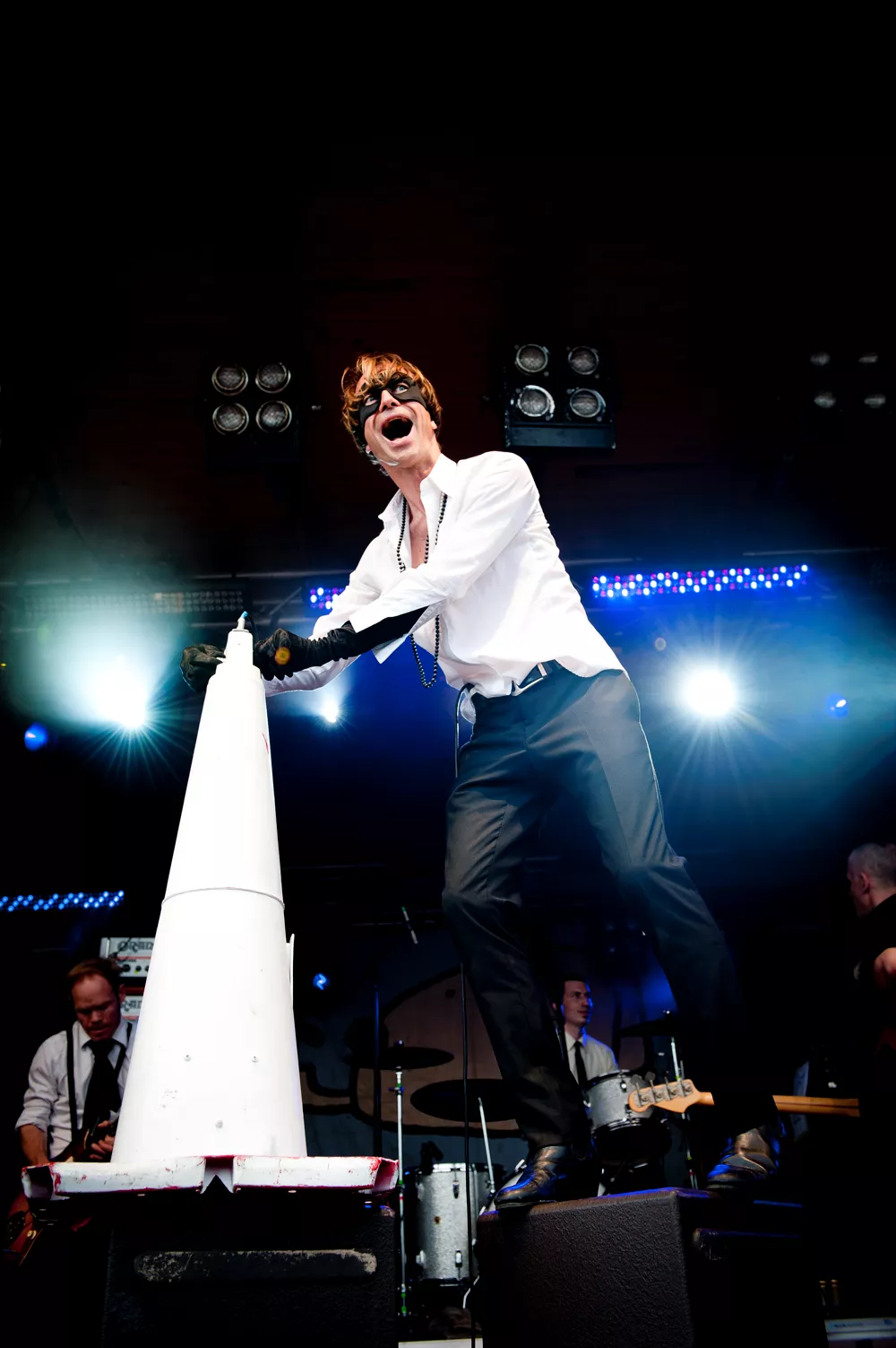 Emmaboda bokar Bob Hund-sångarens nya band