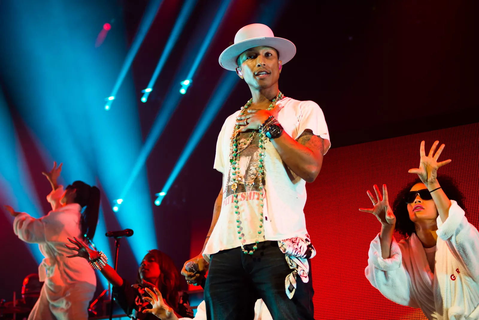 Jobber med ny musikk sammen med to av verdens største stjerner