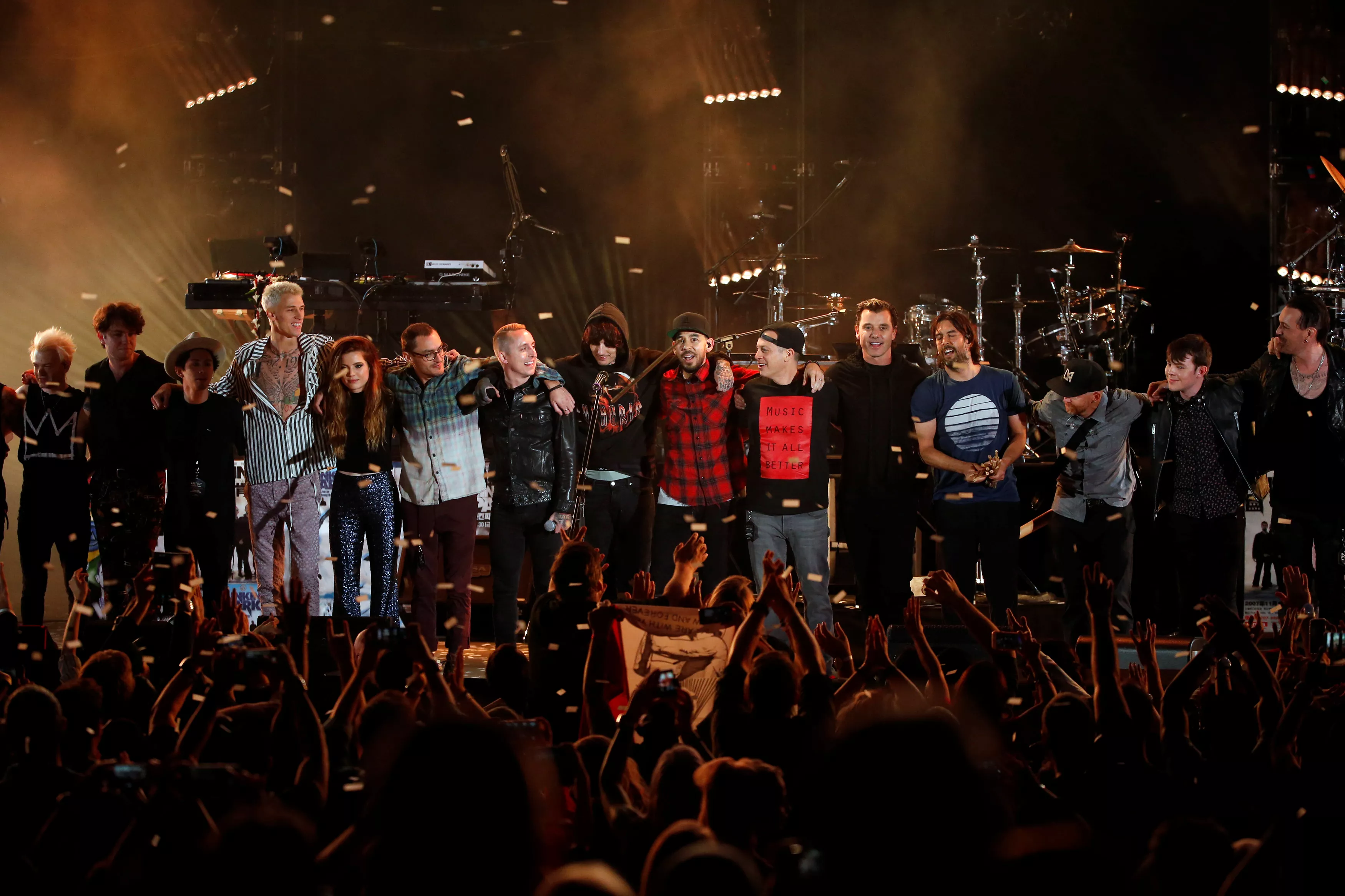 Se Linkin Parks følelsesladde hyllest til den avdøde frontmannen Chester Bennington