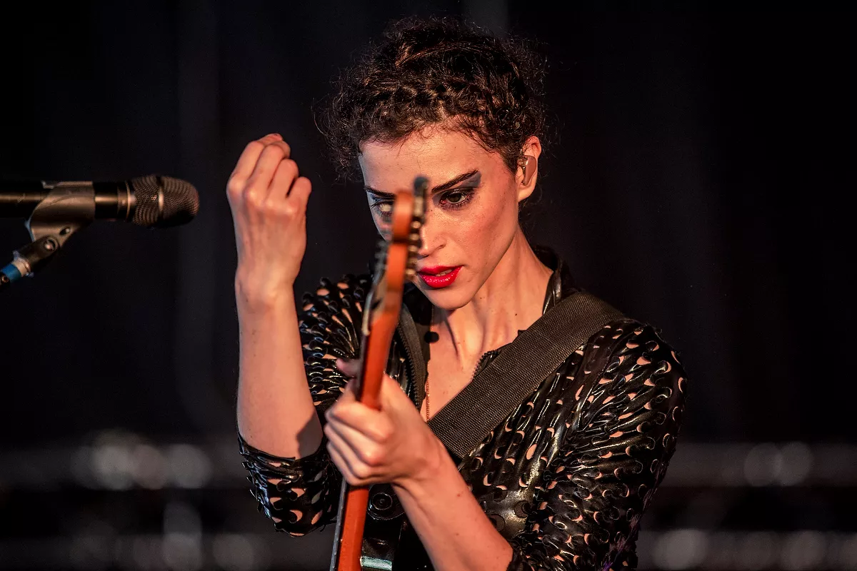 St. Vincents Oscar-antrekk «vil huskes sammen med Björks svanekjole»