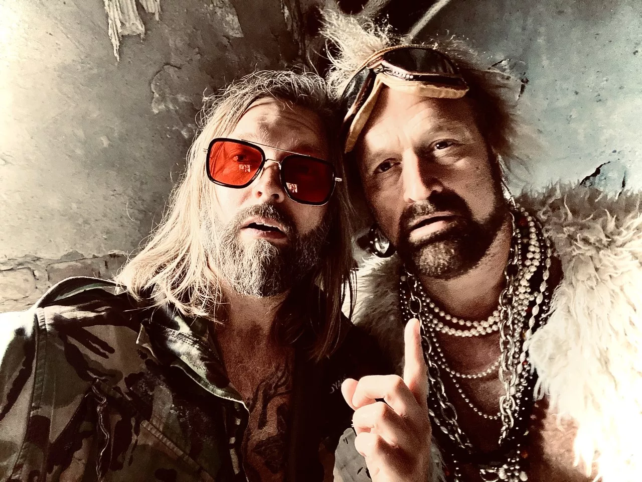 PREMIÄR: Sveket och Lok-Martin dansar på din grav