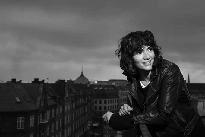 Freja Kirk – Følepigen følger sin mavefornemmelse