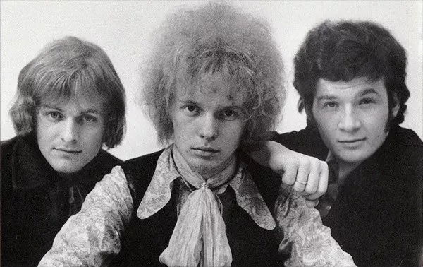 BLÅ LØJTNANT: Uudgivne optagelser med Young Flowers ser dagens lys