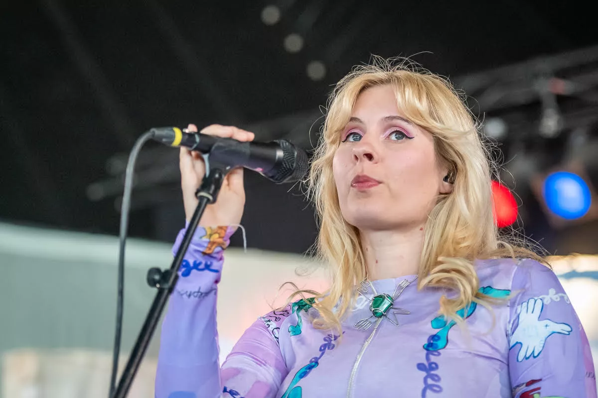 eee gee imponerede med stor vokal og et fængslende nærvær