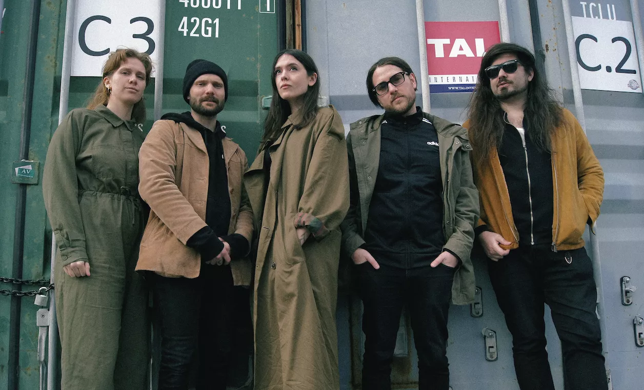 PREMIÄR: End Of Fun om att misslyckas, landa fel och strula runt i livet