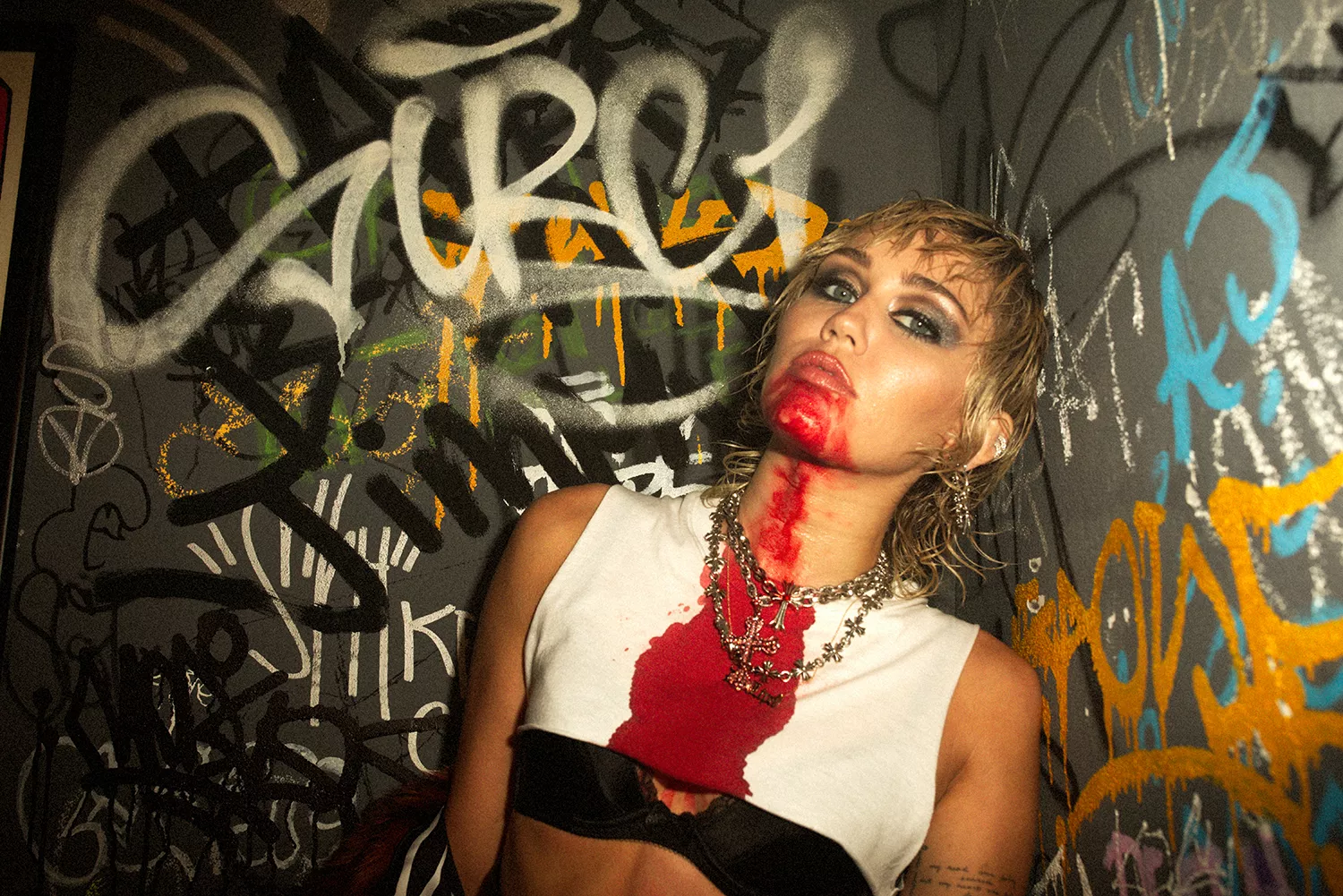 Rock-rammerne klæder Cyrus