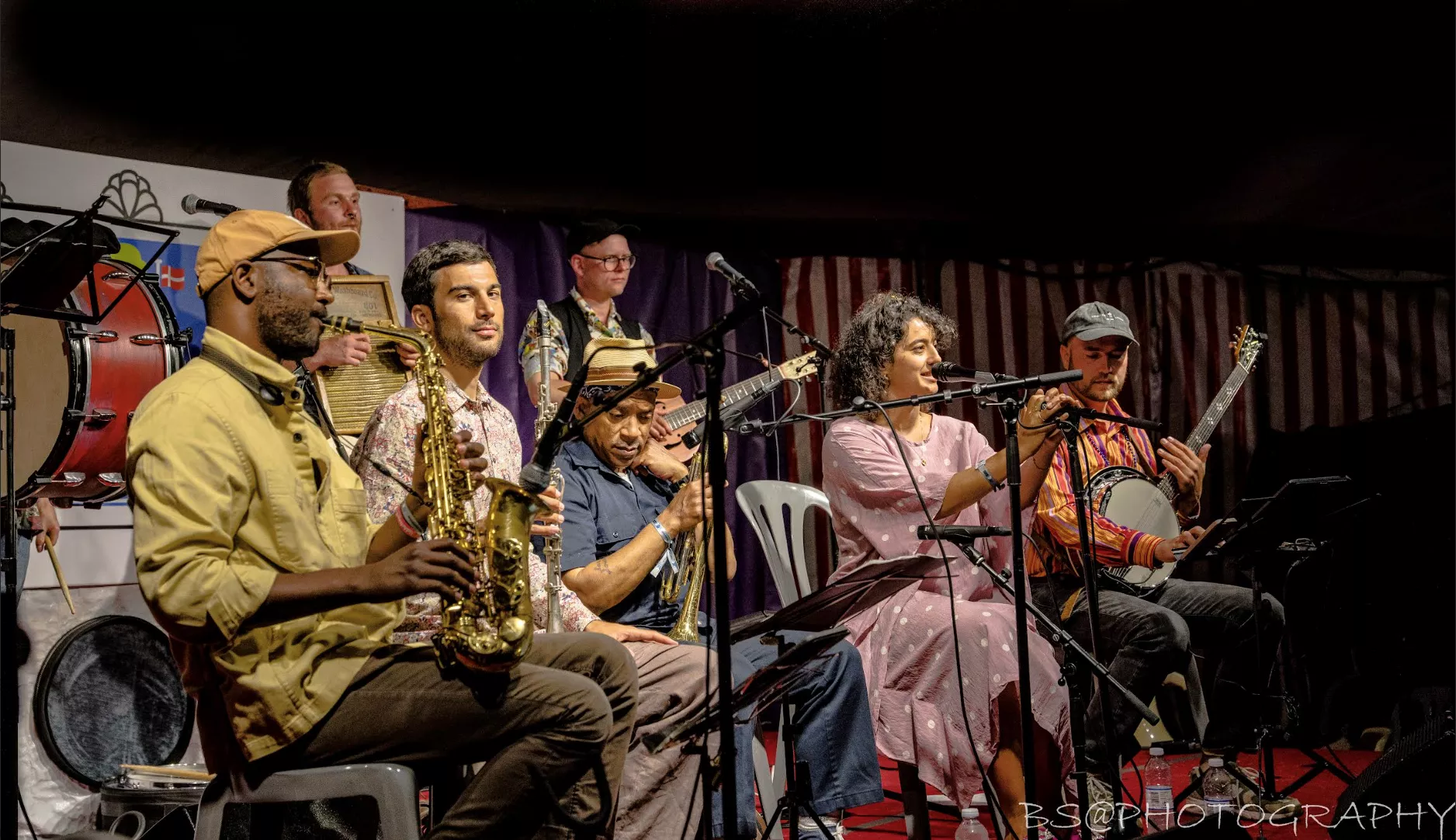 Billedet er af Dusty Rag Jazz Band på Femø Jazz Festival 2024. Bandet besøger festival igen i år. 
