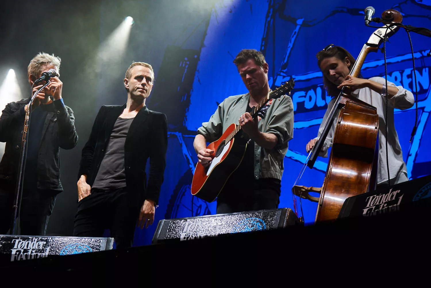 VIDEO: Tønder Festival overrasker Folkeklubben med guldplader på scenen