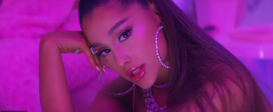 Ariana Grande erbjuds miljoner efter tatueringstabbe