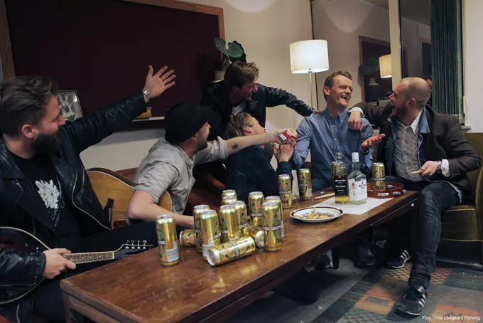 Frank Hvam hyrer rockband til Upassende turné