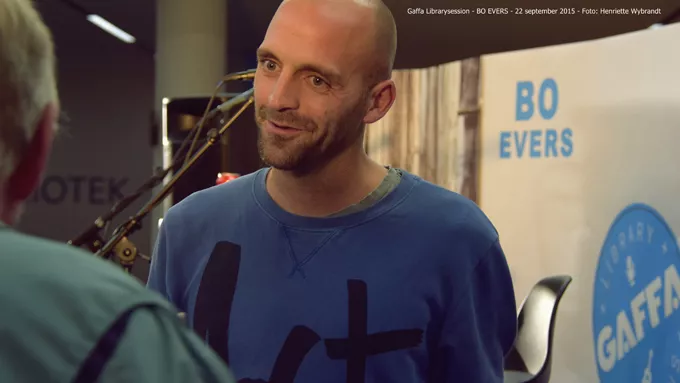 Let skæve, men også for fjantede sange