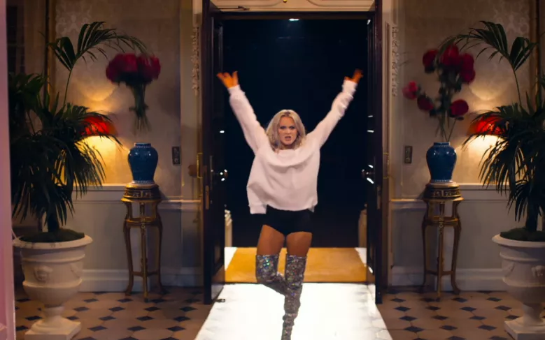 Se Zara Larssons färska musikvideo