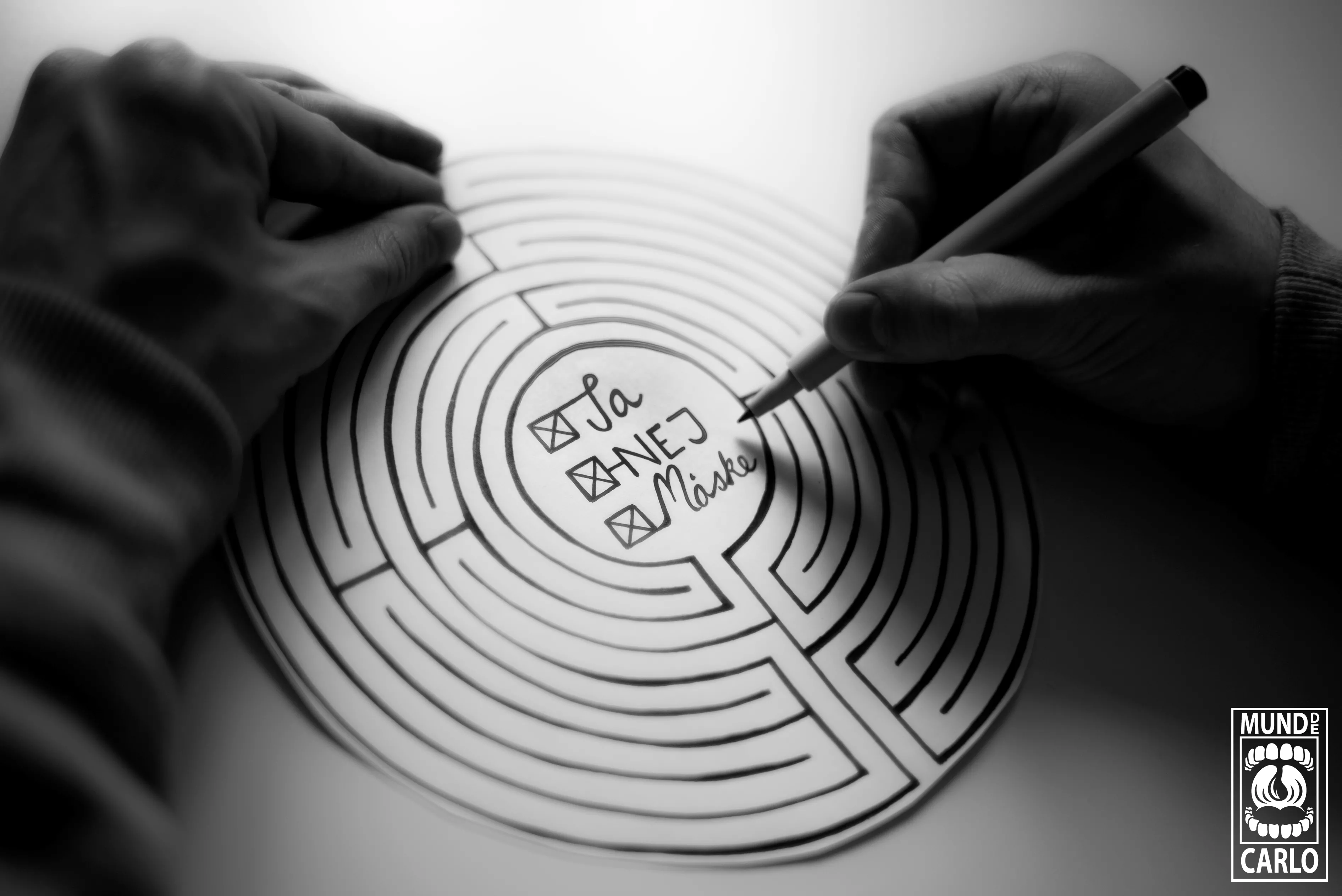 Ja nej måske - Mund De Carlo