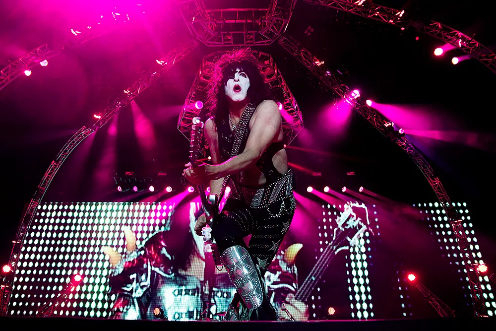 "Det är spännande, det är skickligt, det är emellanåt magiskt”