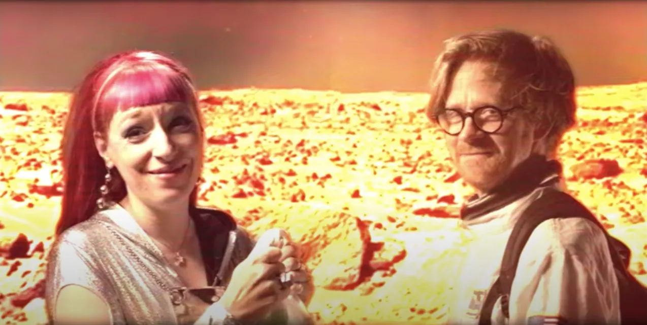 PREMIÄR: Josefin "Josefinito" Johansson och Anders "Ankan" Johansson med otraditionell jullåt