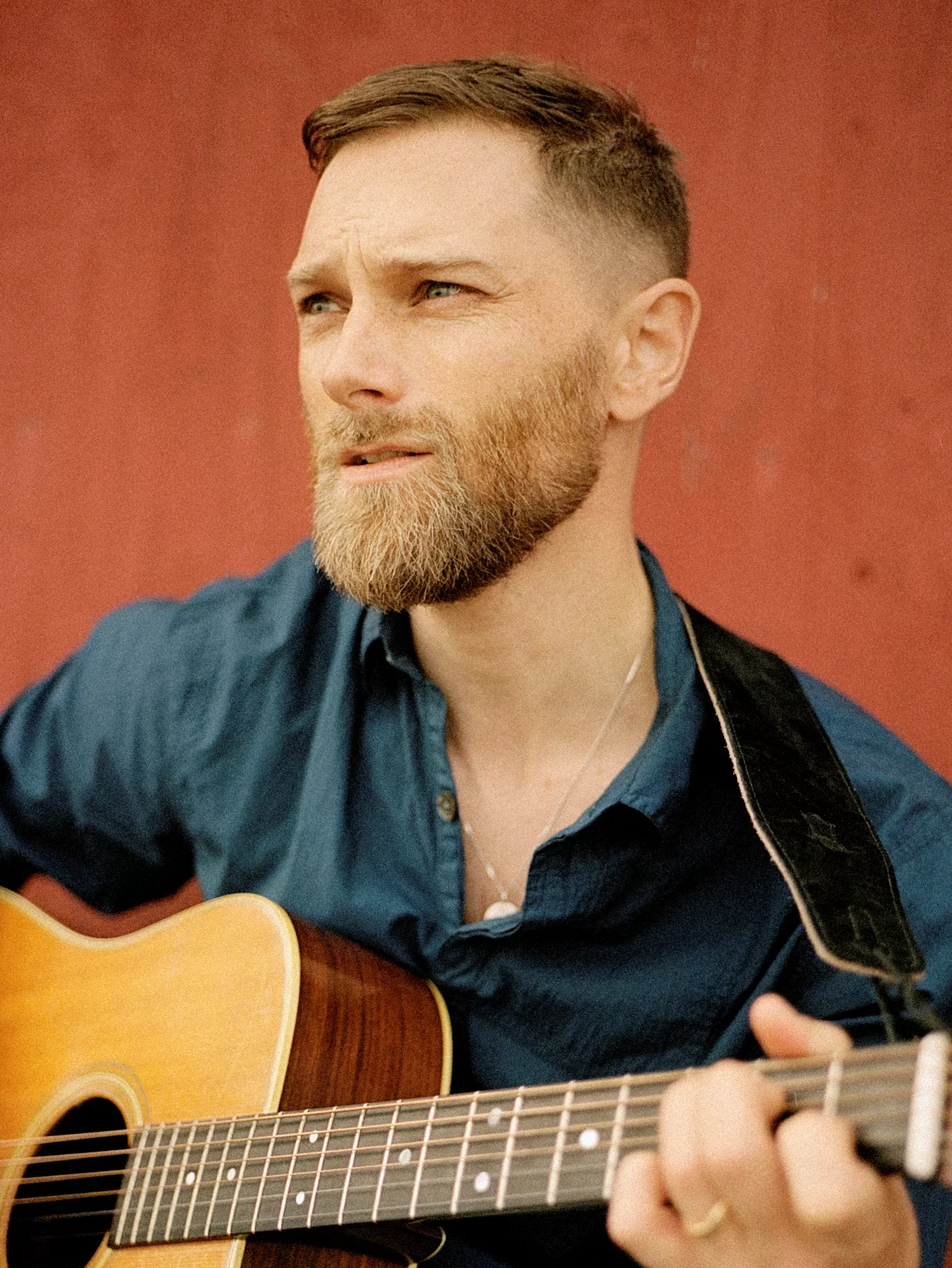 Silas Bjerregaard tager på turné – med ny musik