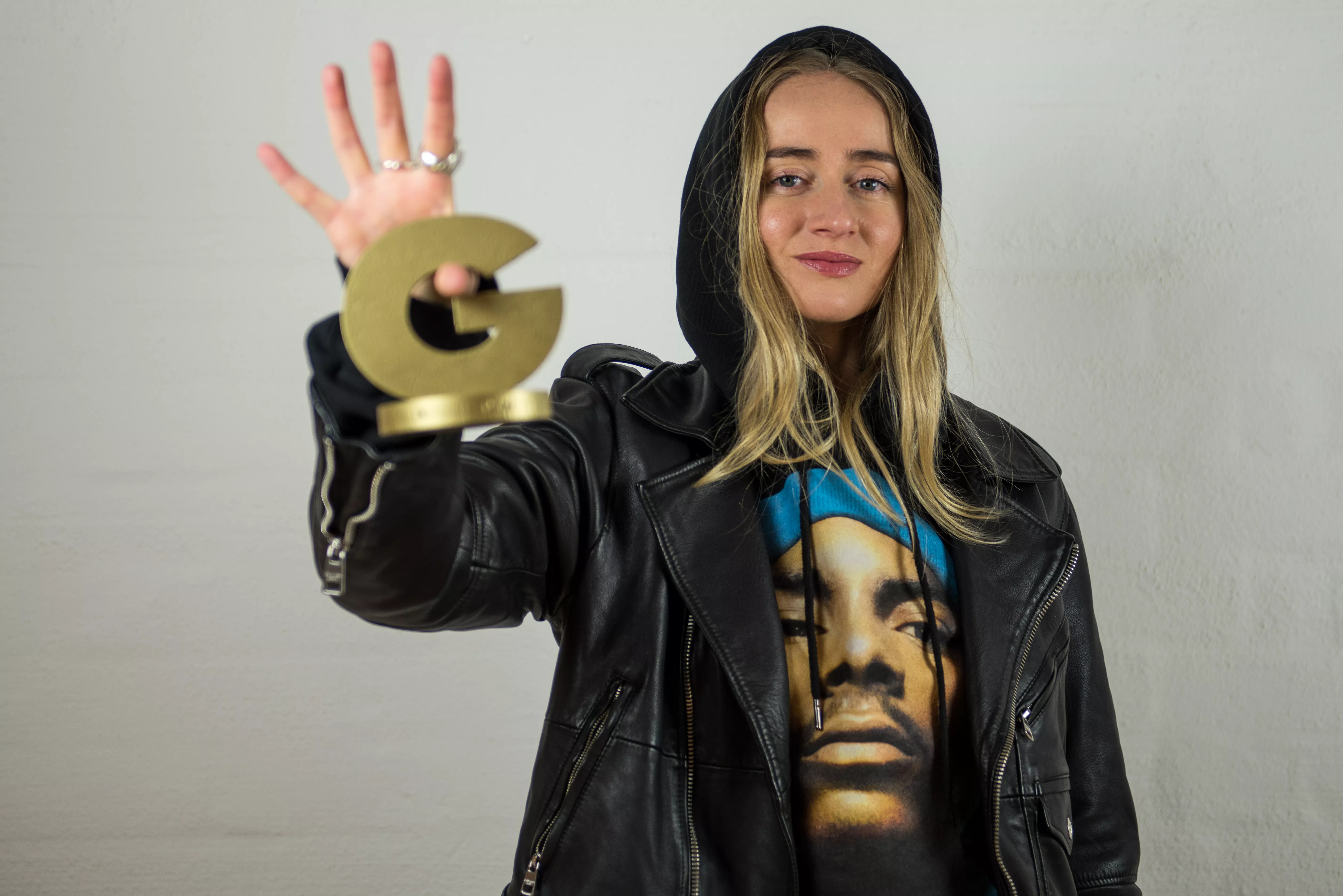 Nyligen utkastad – snart gör hon klubbens scen