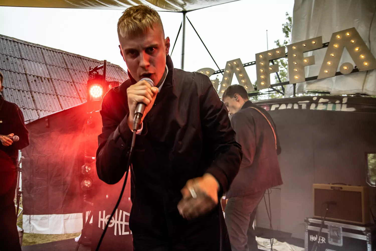 Høker annoncerer efterårsturné