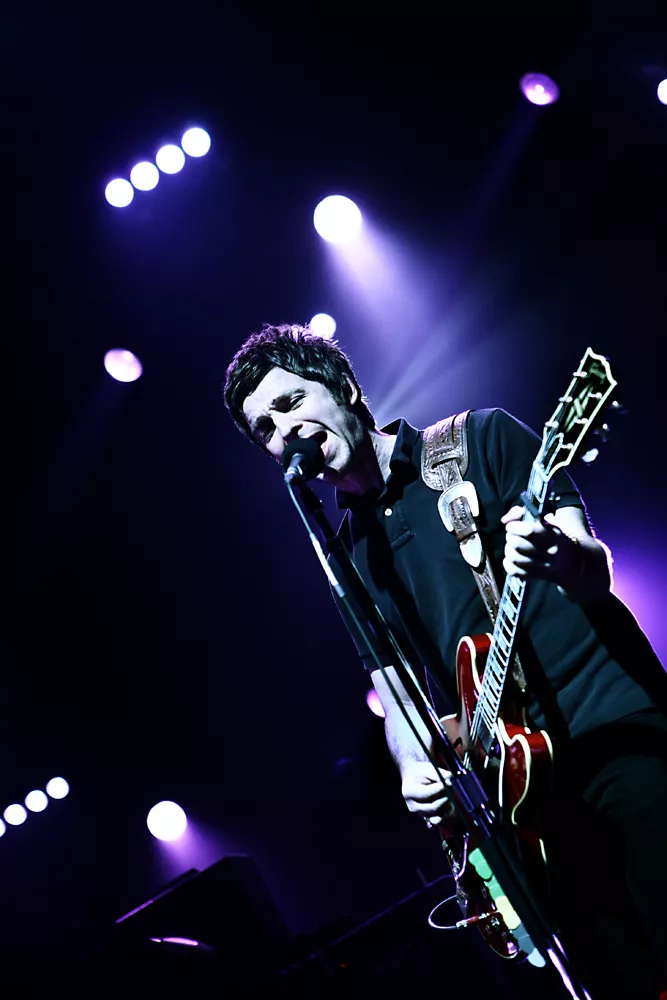Noel Gallagher brokker sig over fans, der vil have penge tilbage