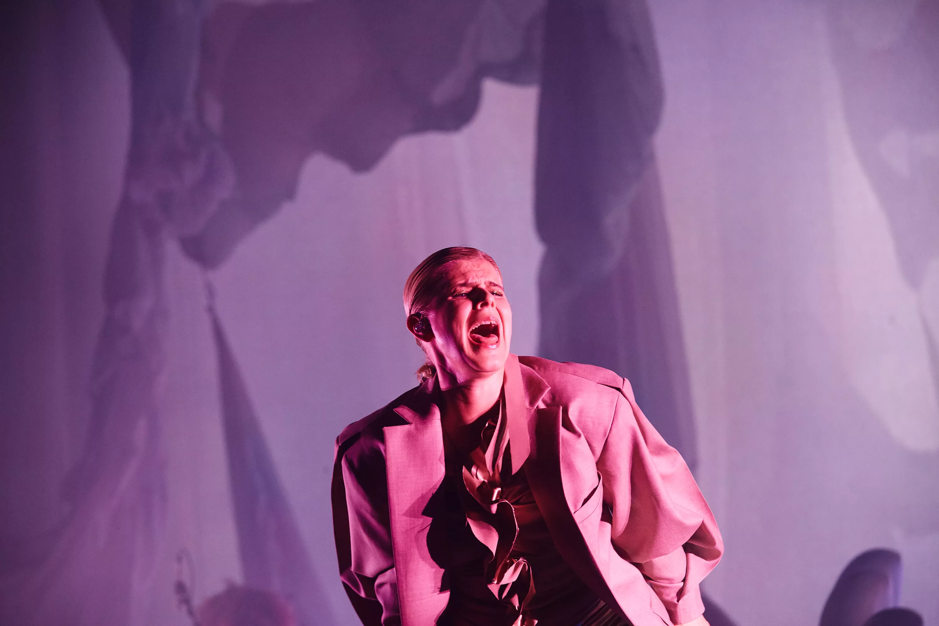 Robyn blir en del av klimatstrejken