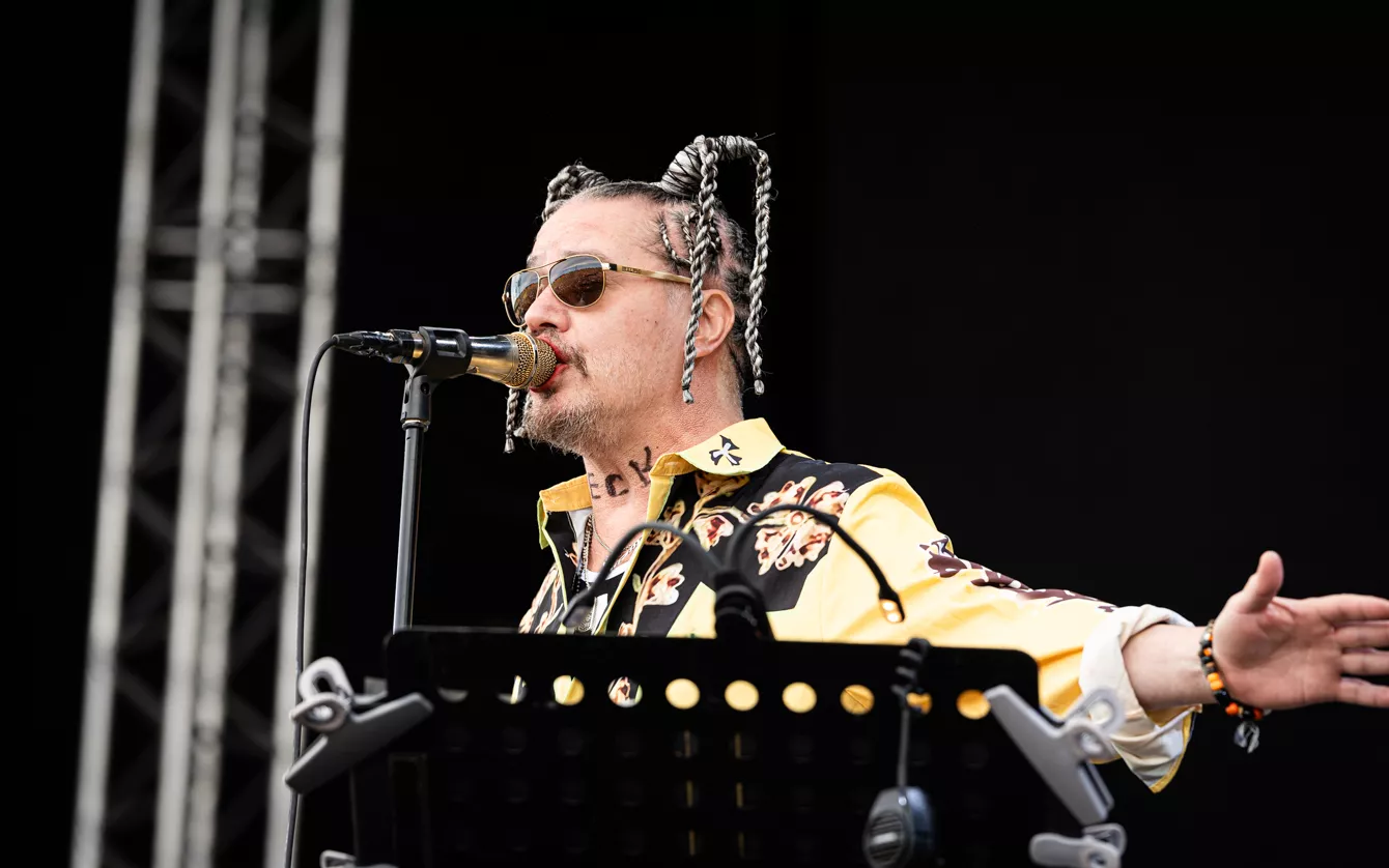 Smurt ind i savl og udtværet læbestift